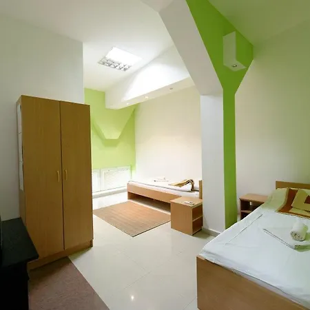 Paparazzo & Apartmans Хостел *