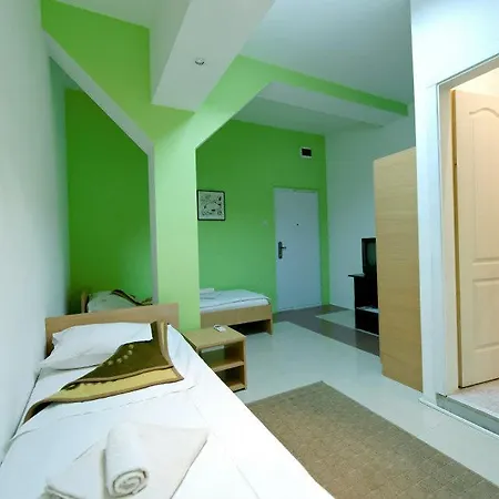 Paparazzo & Apartmans Хостел Кикинда