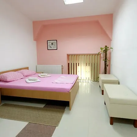 Paparazzo & Apartmans * Кикинда