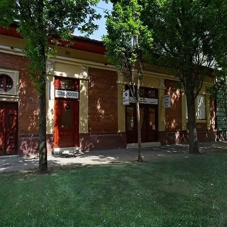 Paparazzo & Apartmans Хостел