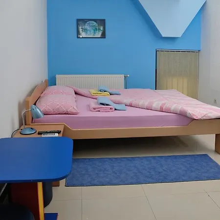Paparazzo & Apartmens Hostel