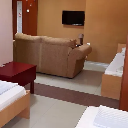 Хостел Paparazzo & Apartmans *